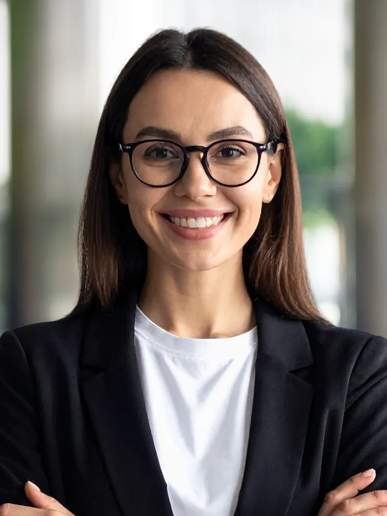 Sabine Hartmann, Head of Office Management bei NOVUSTAT für interne Abläufe, Organisation, Kommunikation und Terminmanagement
