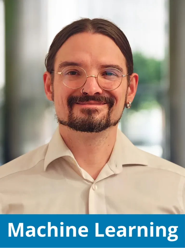 Bildbeschreibung: Porträt von Simon Ohlhäuser, Experte für Machine Learning, Clustering und datengetriebene Analyseprojekte bei NOVUSTAT.