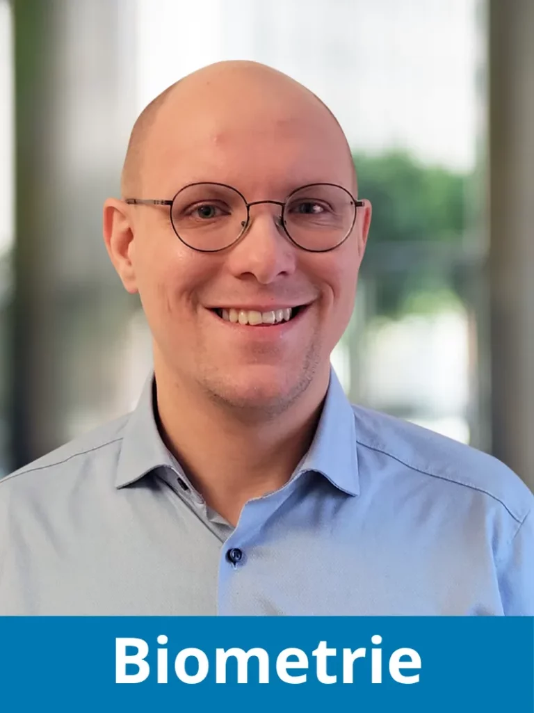 Porträt von Dr. Maximilian Pilz, Experte für Biometrie und medizinische Statistik bei NOVUSTAT.